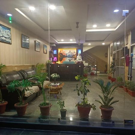 Hotel Om Palace 麦罗肯机 外观 照片