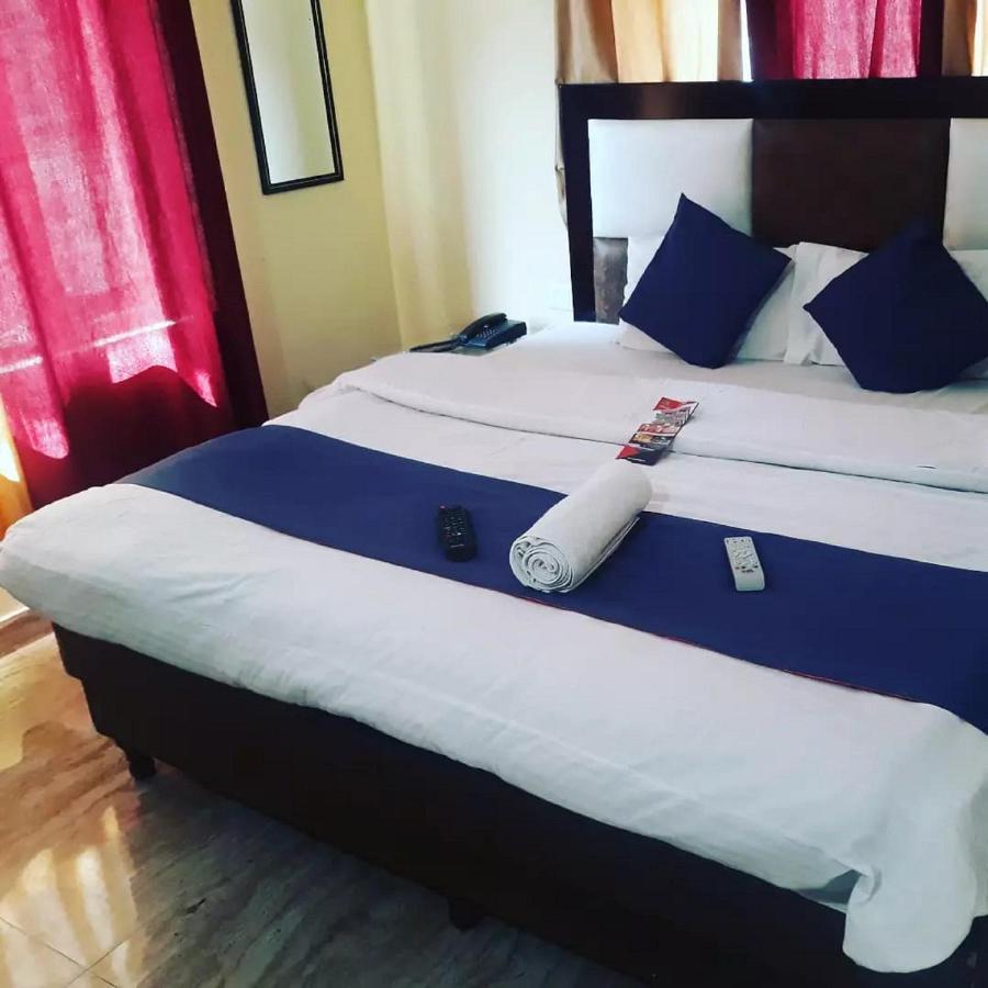 Hotel Om Palace 麦罗肯机 外观 照片