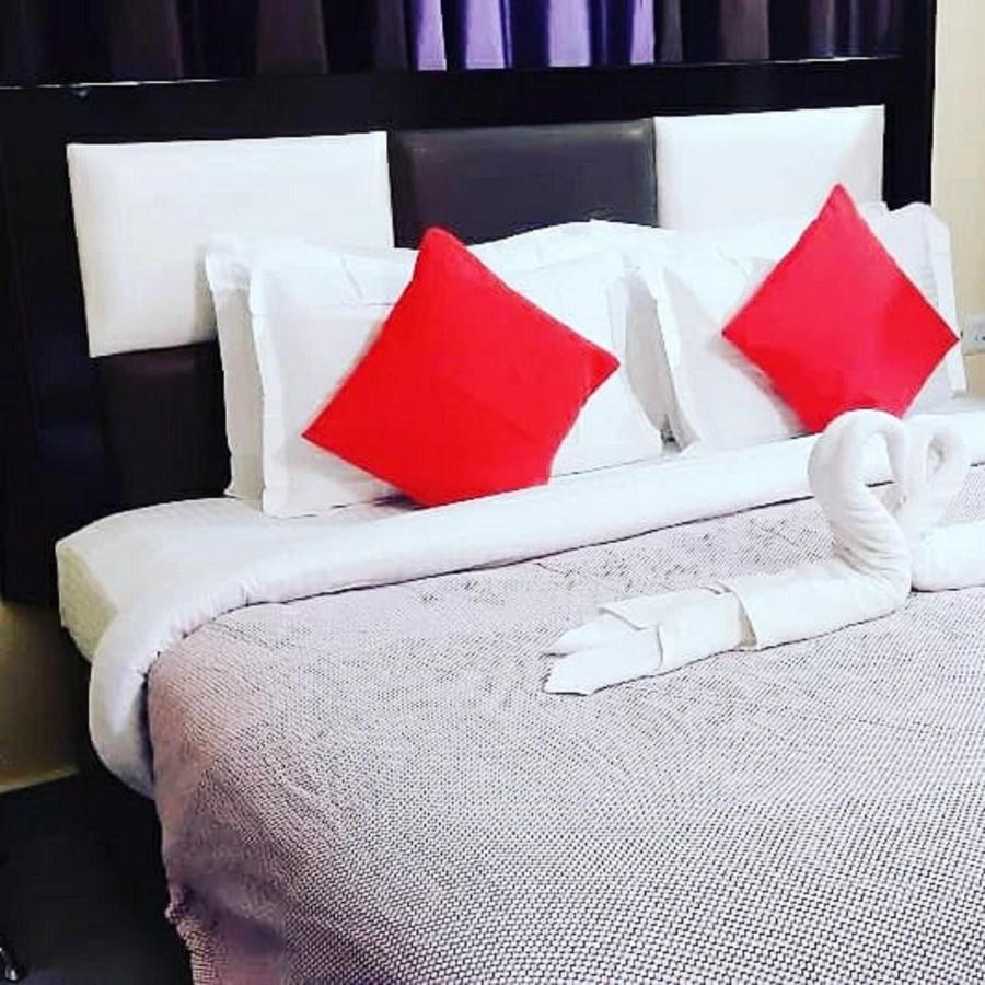 Hotel Om Palace 麦罗肯机 外观 照片