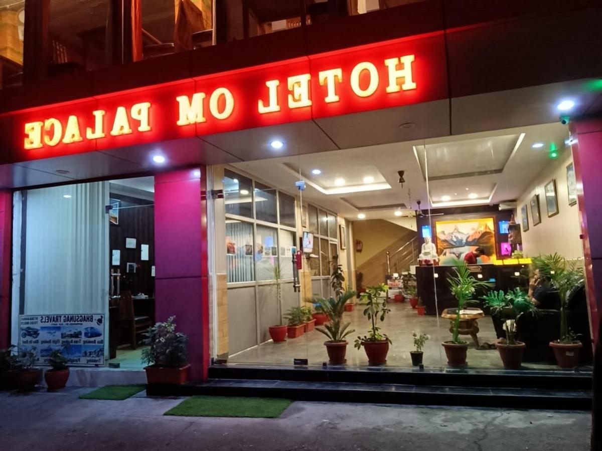 Hotel Om Palace 麦罗肯机 外观 照片