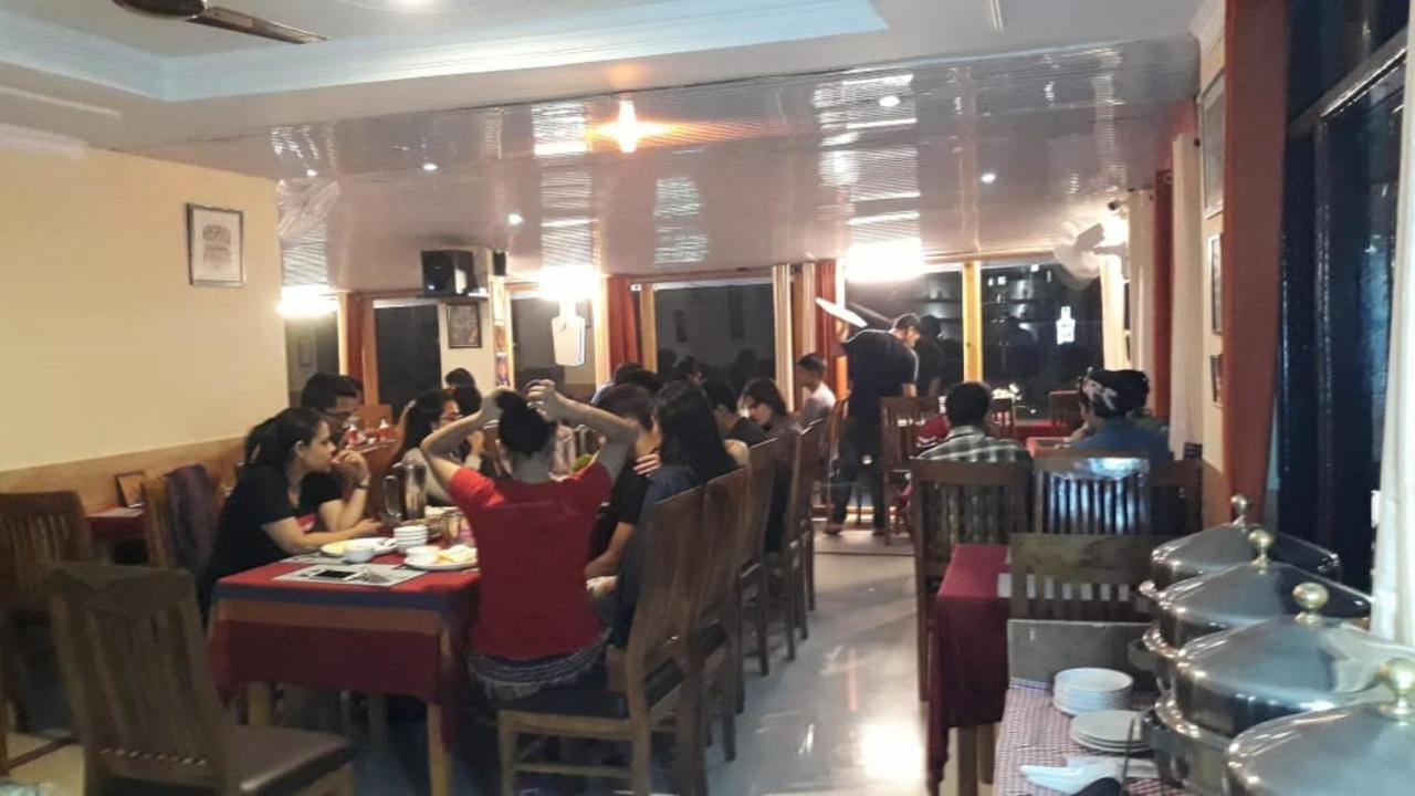 Hotel Om Palace 麦罗肯机 外观 照片