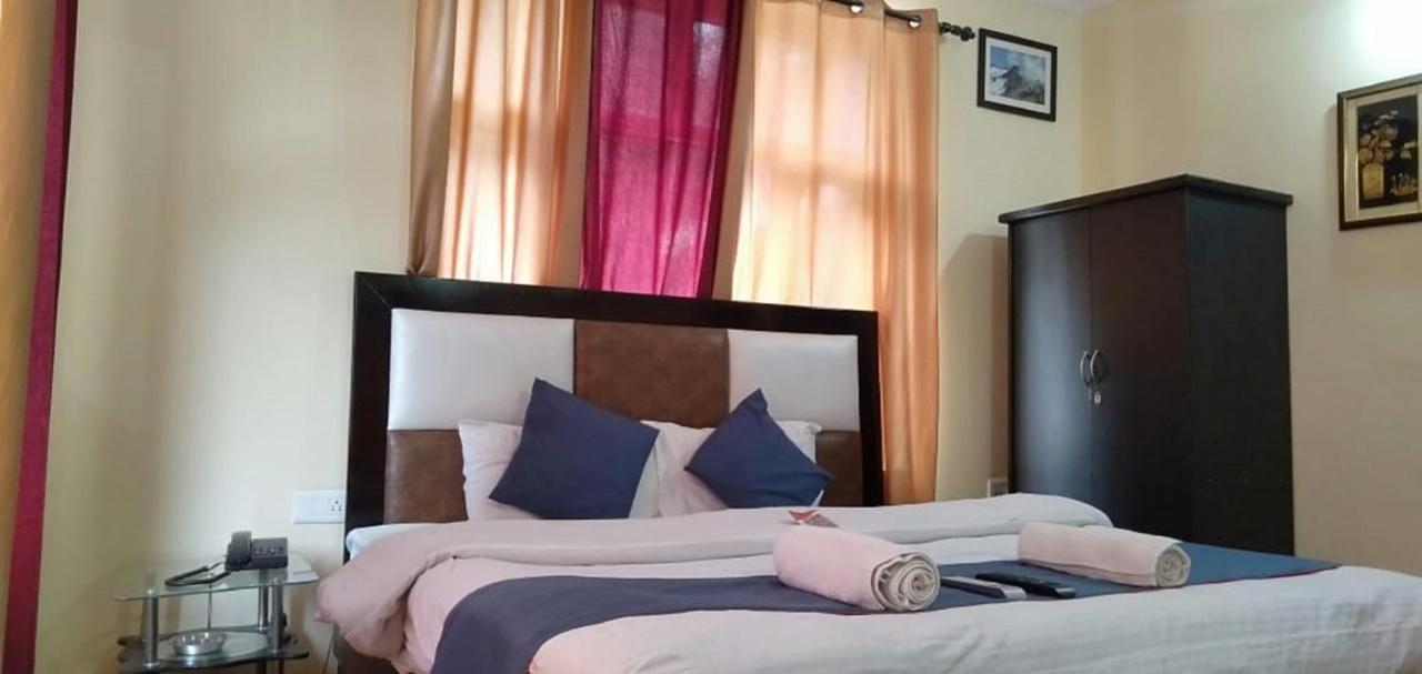 Hotel Om Palace 麦罗肯机 外观 照片