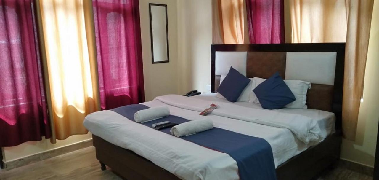 Hotel Om Palace 麦罗肯机 外观 照片