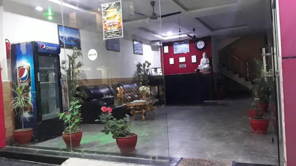 Hotel Om Palace 麦罗肯机 外观 照片